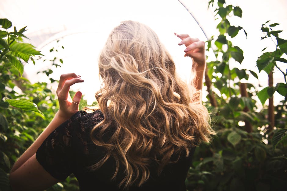 protéger les cheveux du soleil