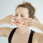 Le yoga du visage est-il vraiment efficace ?