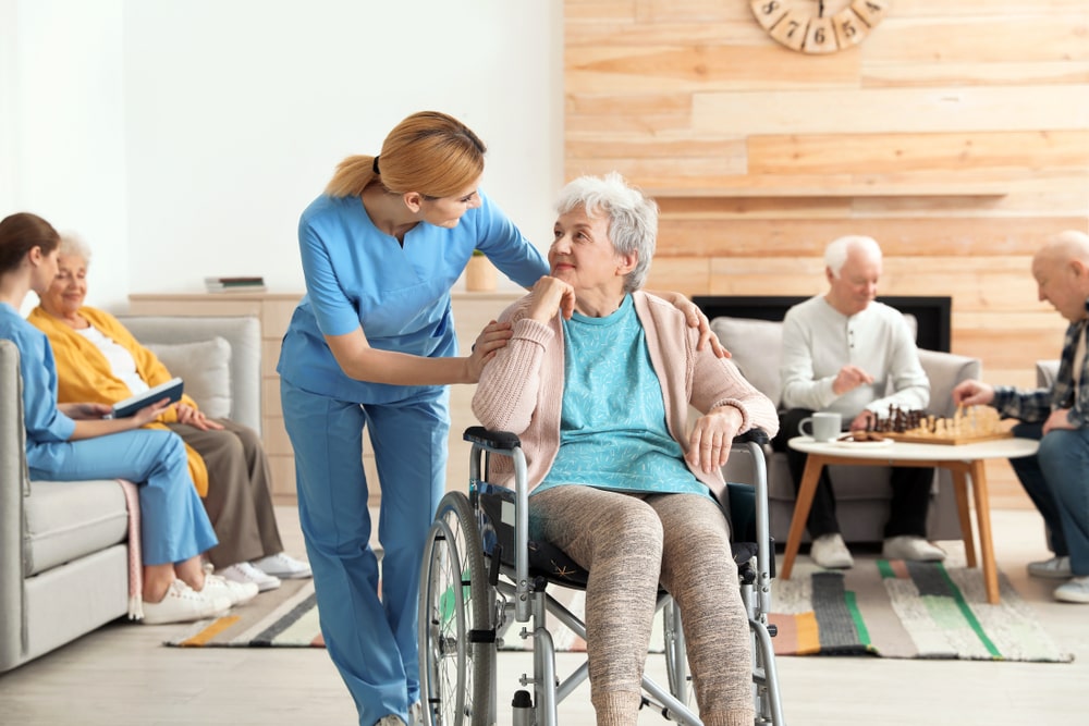 Bien choisir la maison de retraite adaptée aux besoins du senior