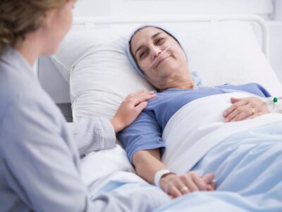 Les soins palliatifs à domicile : Les avantages d’accompagner les patients dans leur environnement familial Les soins palliatifs à domicile