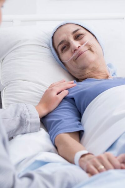 Les soins palliatifs à domicile : Les avantages d’accompagner les patients dans leur environnement familial Les soins palliatifs à domicile
