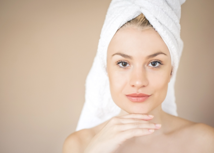 Les soins visage essentiels pour les jeunes femmes : retrouvez votre eclat naturel !