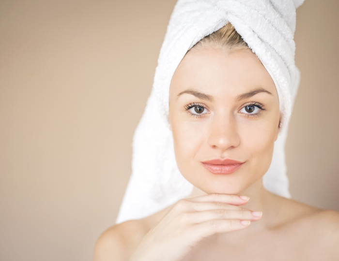 Les soins visage essentiels pour les jeunes femmes : retrouvez votre eclat naturel !