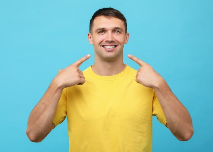 Tout savoir sur l’orthodontie adulte : un sourire aligné grâce aux aligneurs invisibles