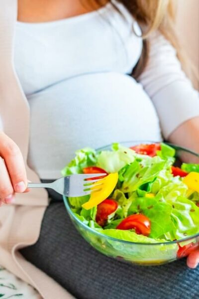Alimentation pendant la grossesse : ce qu’il faut savoir salade de femmes enceintes