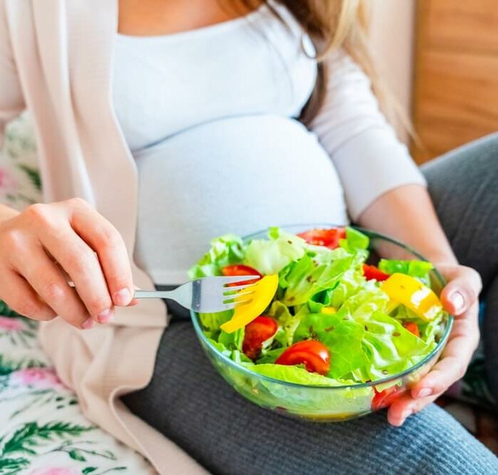 Alimentation pendant la grossesse : ce qu’il faut savoir salade de femmes enceintes