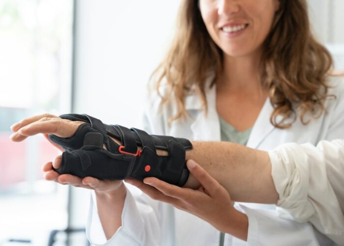 Trouver le confort grâce à une attelle de poignet : conseils pour soulager la douleur et choisir le bon modèle Trouver le confort grâce à une attelle de poignet